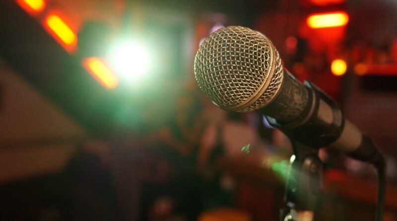Microphone Stage Light Show Music  - Fun4All / Pixabay