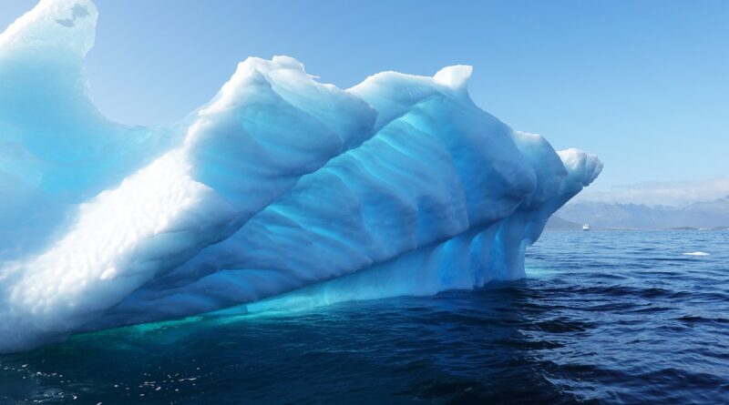 Iceberg Ice Greenland Frozen Cold  - dassel / Pixabay