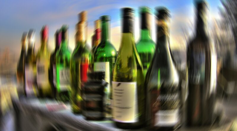 Alcohol Drink Alkolismus Bottles  - geralt / Pixabay