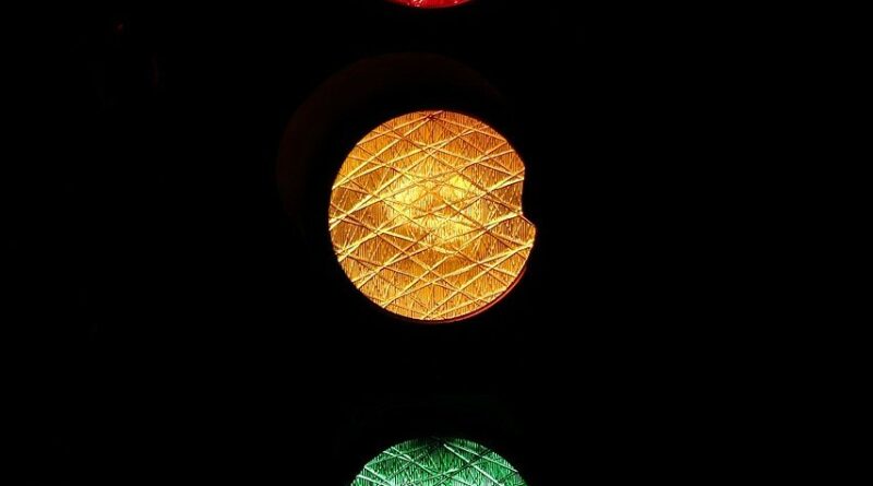 Traffic Light Traffic Signal  - Didgeman / Pixabay