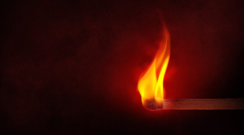 Flame Matchstick Light Fire  - Comfreak / Pixabay
