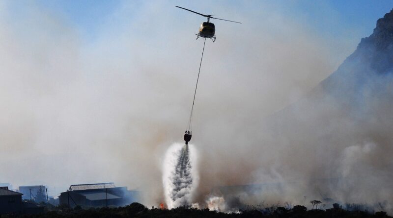 Helicopter Fire Smoke Fire Fight  - janekszy46 / Pixabay