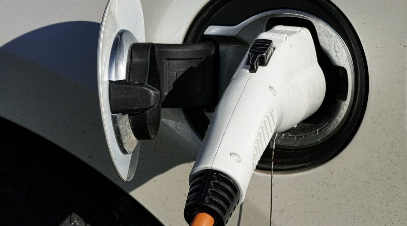 Electric Car Load Plug In Connection  - anaterate / Pixabay