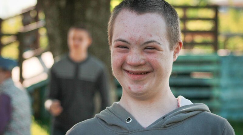 Man Boy Smile Down Syndrome Face  - imslavinsky / Pixabay