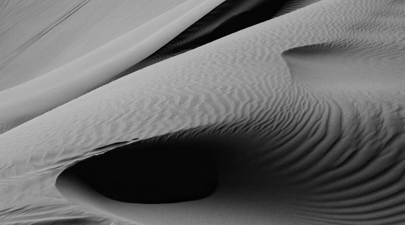 Desert Earth Travel Sand Dunes  - mokhaladmusavi / Pixabay