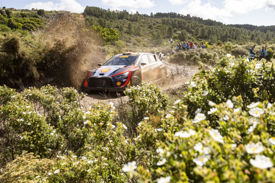 T. Neuville/M. Wydaeghe, Hyundai Shell Mobis WRT, Hyundai i20 N Rally1 Hybrid, winners of Rally Italia Sardegna 2023.